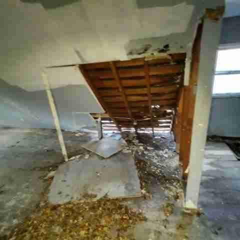 15045 manor (40).jpg